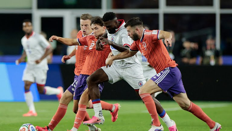 FootballFeedHub's tweet photo. 🏴󠁧󠁢󠁳󠁣󠁴󠁿 Scotland get the job done. History made as they register their first ever world cup win.

⚽️ McGinn 28'

🇭🇹 0-1 🏴󠁧󠁢󠁳󠁣���󠁿

Thoughts on Scotland's World Cup start? 👀

#WorldCup #FIFAWorldCup #Scotland #Haiti #Football https://t.co/YzeuJpVwQE