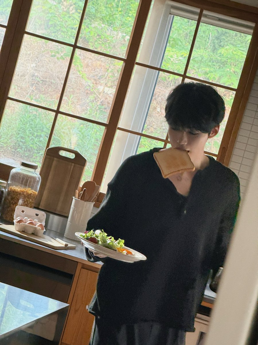 mypluffycloud's tweet photo. 260614 제로베이스원 공식 인스타그램 #성한빈 

☕️🍞 https://t.co/h87fiO7P6r