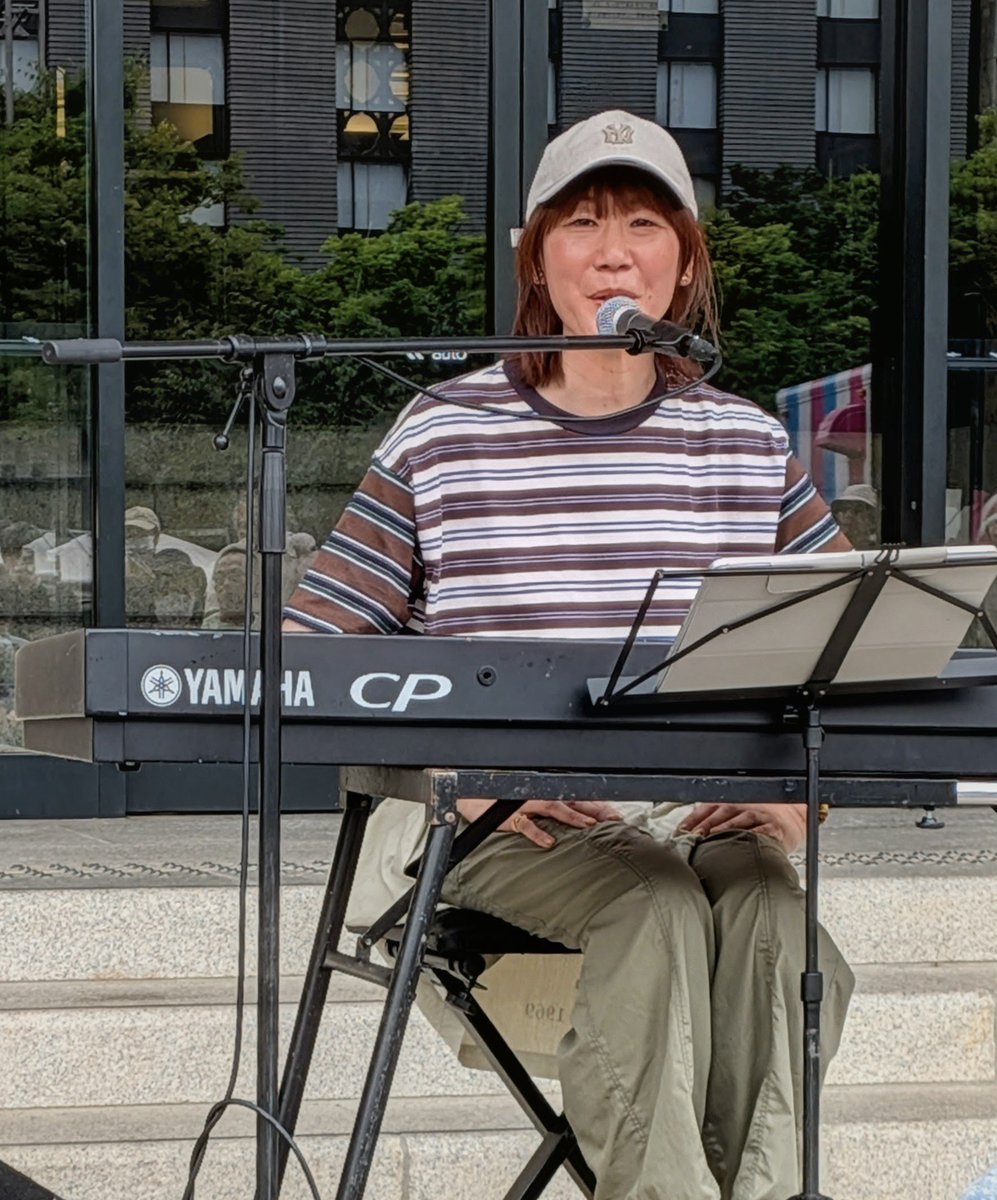 kudouk423's tweet photo. #高田志麻 さん
@京都市役所前広場
「第3回 Kyoto music Town」
13時〜　屋外フリーライブ

曇り空から薄日覗くくらいの絶好の環境のもとたっぷり 6曲は聴き応えがありました👍
特に京都に因んた曲 子育て支援曲が聴けて✌マルシェ楽しむ方々にも響いているなと感じました

フリーライブ良いですね！ https://t.co/VfYBRPGeHw