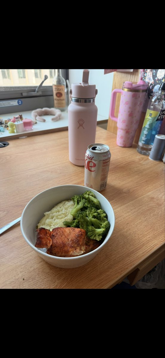 realyeu's tweet photo. some of my fav dorm meals https://t.co/CHxLpMQQUy