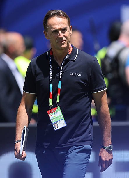 Mercado_Ingles's tweet photo. 🚨🇪🇸 En 2018, el ex DT del West Ham, Julen Lopetegui fue DESPEDIDO por España faltando solo 2 DÍAS para el partido inaugural del Mundial Rusia 2018. 8 años después, consigue el primer punto de la historia para Catar en los Mundlales. ✅🇶🇦 https://t.co/baOnw0Tk3K