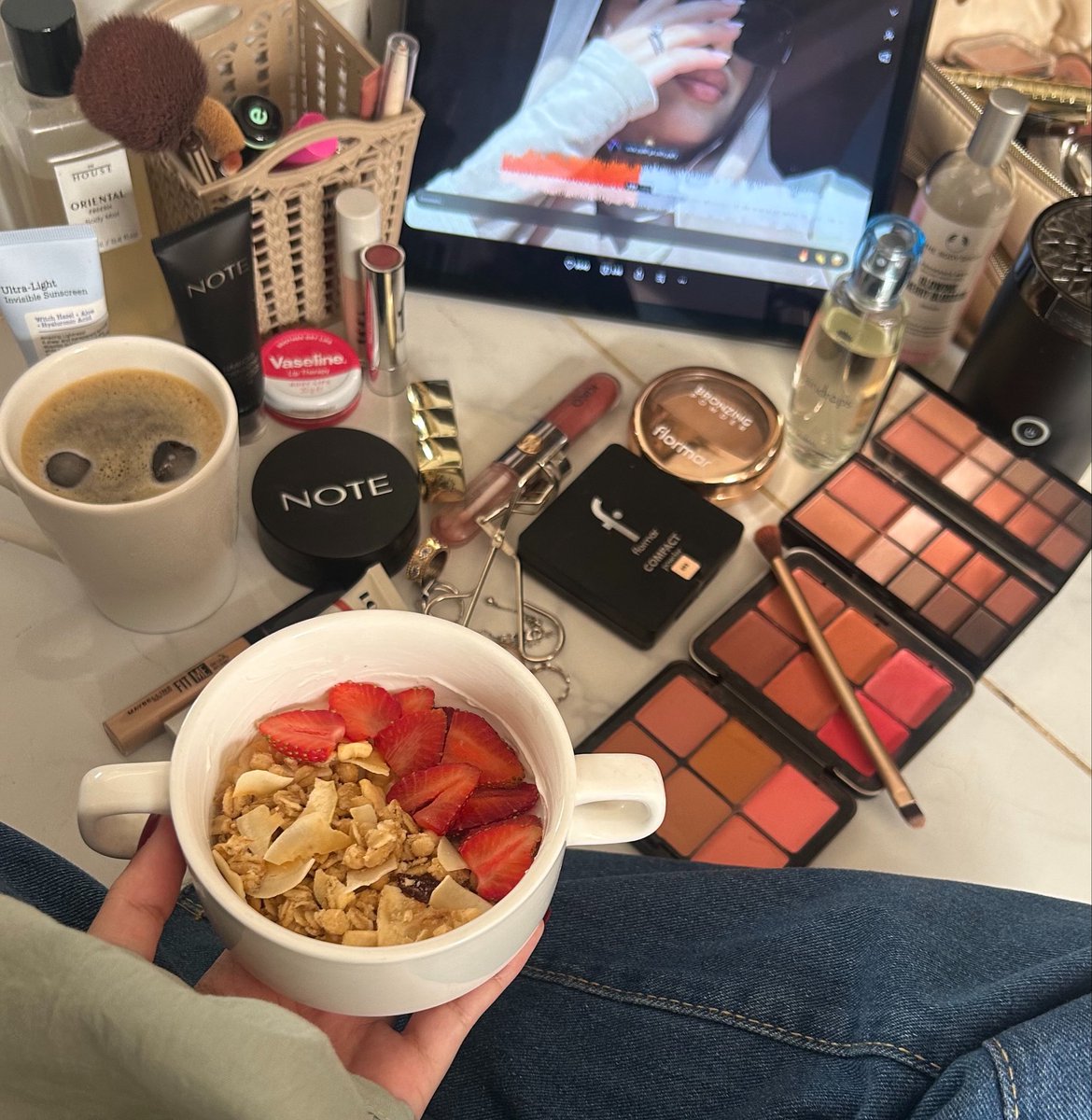 zzaai_i's tweet photo. ☕️🍓✨ https://t.co/iyQ5jnhZBo