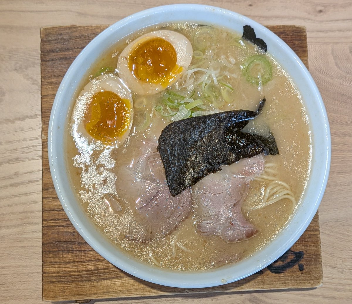 chiichanrunrun's tweet photo. 外食でラーメン食べるの久しぶり🍜
去年開店したお店みたい！
美味しかったー🐖⸒⸒⸒⸒

いつぶりかなって思ったら去年の中洲ジャズ以来だった♪♪
過去ツイ見てたら年に1回くらいはラーメン食べてるみたい！

うどんの方が食べるよね(*ˊ˘ˋ*) https://t.co/hkY1yCHAPO