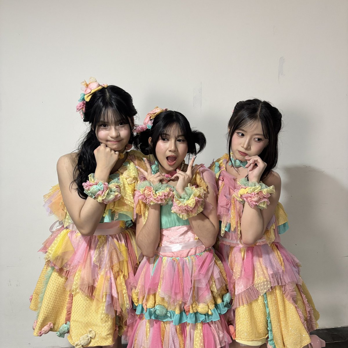 RFritzy_JKT48's tweet photo. HAIII aku ingin mengucapkan terima kasih yang sebesar-besarnya kepada kalian yang sudah memberikan dukungan, bantuan, waktu, dan tenaga untuk lagu #.25OokamitoPride #.24Candy🍭 ke RH 2026. Aku tahu bahwa setiap vote yang diberikan bukanlah sesuatu yang instan. Ada usaha, perhatian, dan kepedulian yang kalian luangkan untuk mendukung lagu” iniii🤍 

RH 2026 mungkin sudah selesai, tetapi rasa terima kasih dan kebahagiaan yang aku rasakan akan selalu aku ingat. Terima kasih karena sudah percaya, sudah peduli, dan sudah memilih untuk berdiri bersama sampai hasil akhirnya yaaaa. Dari lubuk hati yang paling dalam, terima kasih banyak. Semoga semua kebaikan yang kalian berikan kembali kepada kalian berkali-kali lipat. 🤍✨

Mari terus menciptakan kenangan indah bersama 💜🐺🍭 #FenrirDeAdelphe #EverybodyGetCandy