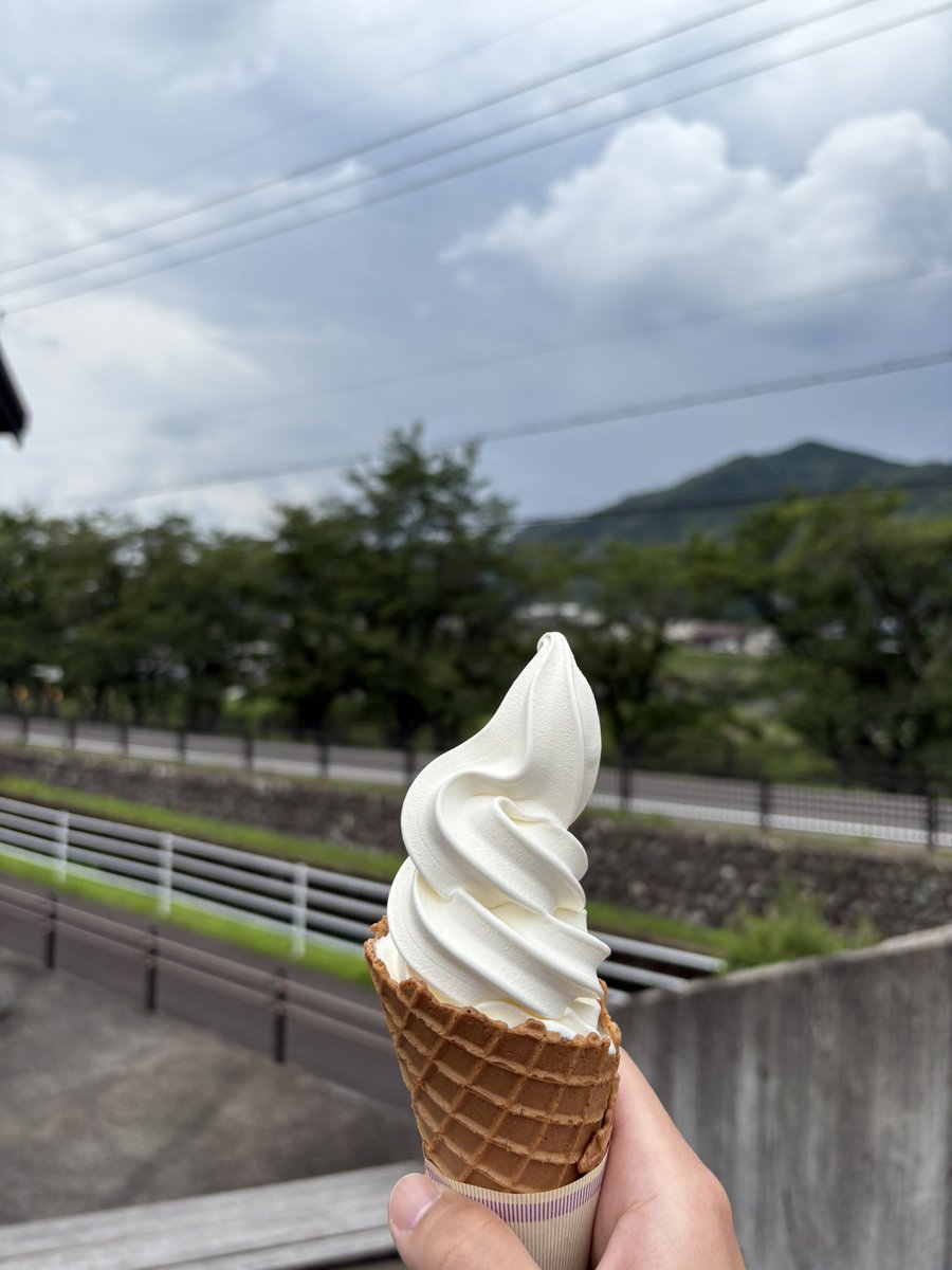 Toipudoru_daze's tweet photo. 道の駅 美濃にわか茶屋

ソフトクリーム美味 https://t.co/8qJ1dSlvCA