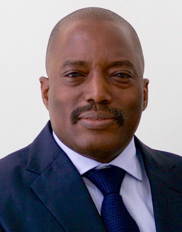 franckdiongooff's tweet photo. SAUVONS LA RDC : LE POUVOIR A TIRÉ À BALLES RÉELLES SUR LE PEUPLE — DE NOMBREUX MORTS ET BLESSÉS, LA NATION EXIGE JUSTICE

Le 12 juin 2026, le peuple congolais a massivement manifesté pour défendre la Constitution, l’État de droit et les libertés démocratiques. Face à cette mobilisation pacifique, le pouvoir a ouvert le feu à balles réelles sur des manifestants désarmés, causant de nombreux morts et blessés.

Sauvons la RDC condamne fermement cette répression criminelle. Les autorités politiques, civiles et sécuritaires doivent rendre compte du sang versé. Une enquête indépendante doit être immédiatement ouverte pour identifier les responsables et les traduire en justice.

Nous adressons nos sincères condoléances aux familles endeuillées et exprimons notre solidarité aux blessés. Le peuple congolais restera debout, déterminé à défendre la liberté, la justice, la démocratie et le respect de la Constitution.

Aucune violence, aucune intimidation et aucune répression ne pourront vaincre la volonté d’un peuple qui aspire à vivre libre, dans la dignité et dans un véritable État de droit.

Sauvons la RDC.
