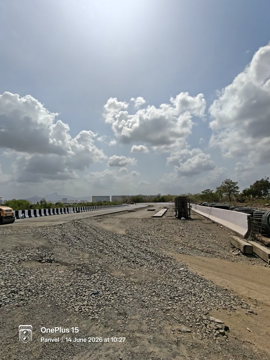 Maha7Arindam's tweet photo. Kharghar Taloja Link Road June 2026 update. 

Bitumen laying for Pendhar Bound lane is almost completed and girder launching for Kharghar Bound lane has already started. https://t.co/JJr4RQbEBI