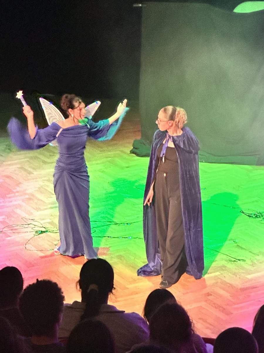 MA_Jamet's tweet photo. Félicitations à Mme Emilie Langlais, professeur au Lycée Marc Bloch @valdereuil_info qui a eu le courage de monter une pièce de shakespeare (pas la plus facile !): Le Songe d’une Nuit d’Été. Je l’avais vue en 1968 avec le Théâtre du Soleil. Titania, Oberon, Puck étaient bien là. https://t.co/n9vVhjUu6f