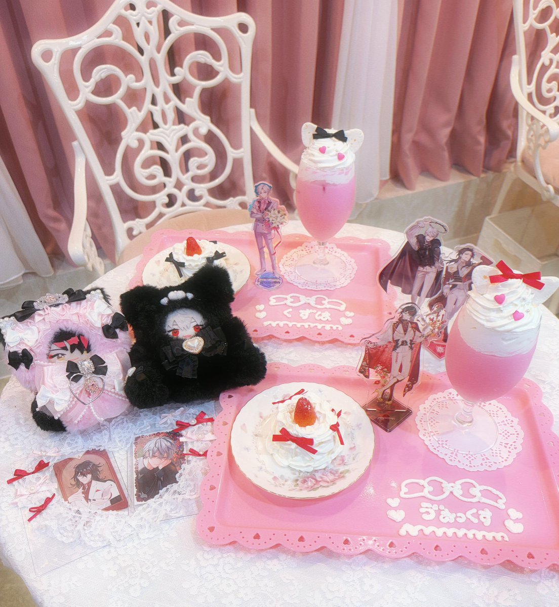 Voxnoohiza312's tweet photo. #VoxAkuma  #Akulinary  #Mipuppet 

went to really cute café with one of my kachiku friends( ˆ ̳- ·̫ - ̳ˆ)🖤
fed you the cake with bow on reply and can you see the letter "vox" in hiragana on the plate? ꢏꢷ^ᴗ ̫ ᴗ^ 
cat-eared strawberry milk was really pretty aswell🍓♡ྀི https://t.co/7t6e8lVPKH