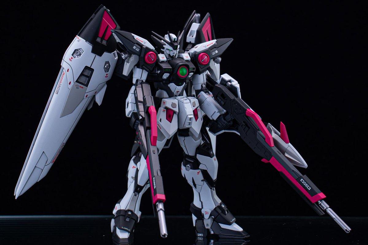 sketbb's tweet photo. RG ウイングガンダムゼロ 完成しました

パーツごとに色分けして細かいところは筆塗りで情報量を増やしました！ https://t.co/bn4d0diw59