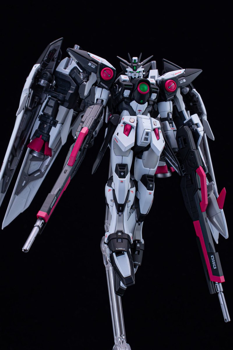 sketbb's tweet photo. RG ウイングガンダムゼロ 完成しました

パーツごとに色分けして細かいところは筆塗りで情報量を増やしました！ https://t.co/bn4d0diw59