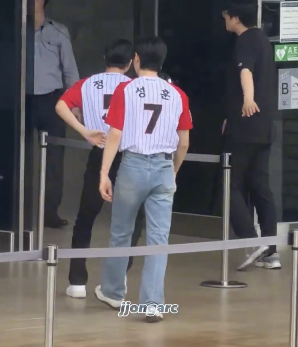 SummerQueen02's tweet photo. ซองฮุนใส่เบอร์7 เบอร์ที่เคยใช้ตอนเด็กๆที่แข่งไอซ์ฮอกกี้เลย🥹 https://t.co/6uqKCtEjrx