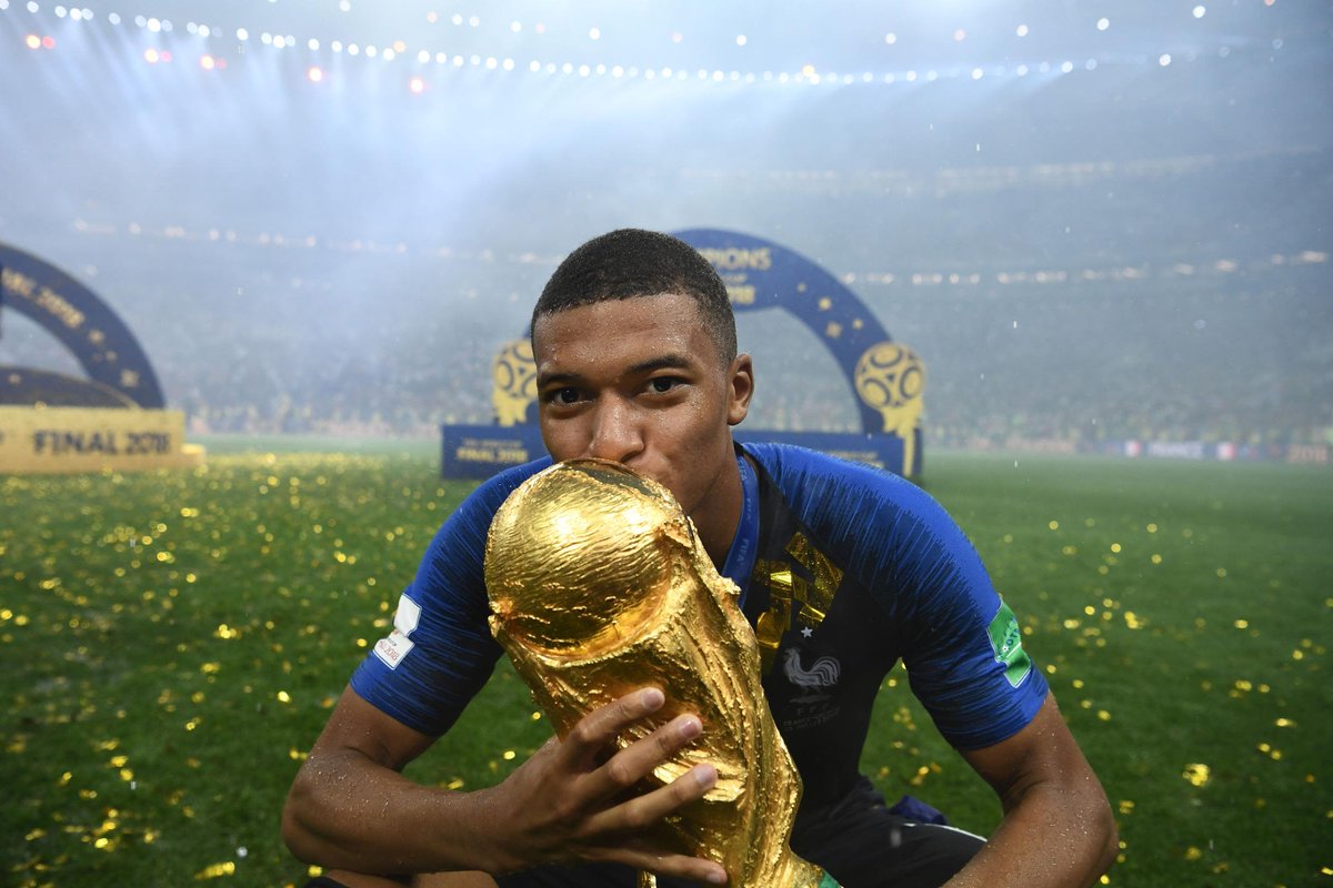 10MediaCom's tweet photo. @TouchlineX No comparison. Kylian Mbappe. 🇫🇷 https://t.co/gvXf2AHbnc