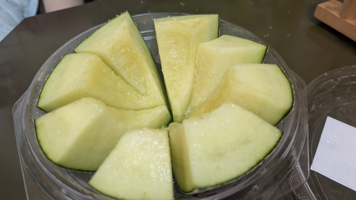 今日のオヤツ 茨城産のメロンフラワーカット🍈