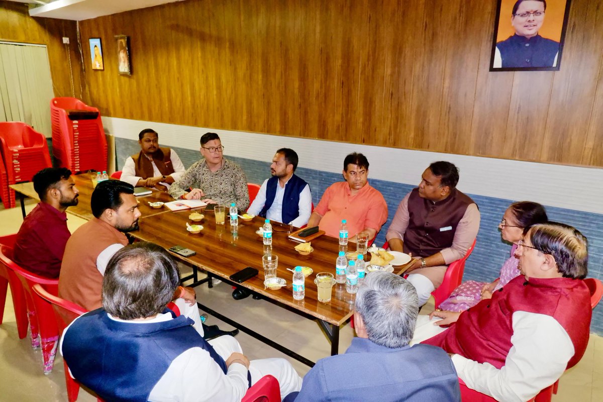 SiddharthaUA's tweet photo. आज भारतीय जनता पार्टी 21, कैंट विधानसभा की कोर कमेटी की बैठक में सहभागिता की। इस अवसर पर मा. राज्यसभा सांसद श्री नरेश बंसल जी, स्थानीय विधायक श्रीमती सविता हरबंस कपूर जी सहित पार्टी के अपेक्षित पदाधिकारी उपस्थित रहे।
#BJP4Uttarakhand #CanttVidhansabha #bjp4uk #CoreCommittee #dehradun #SevaSangathan