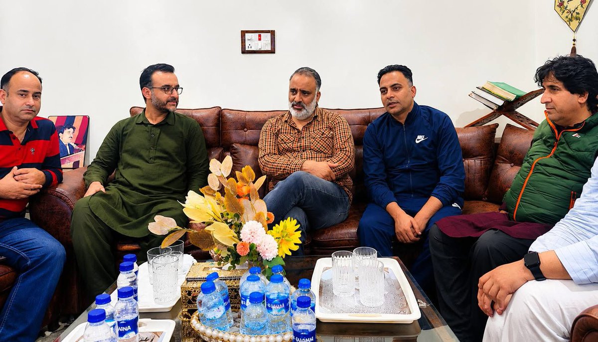 salmanalisagar's tweet photo. Visited #SarnalAnantnag to offer condolences to my good friend Sebgetullah Beg on the passing away of his beloved mother Begum late Safdar Beigh sahab. Extended condolences on behalf of Haji sahab (@AliMSagar_ sahab) also. Later Visited #PayeenPulwama to express condolences to Chief Education officer Srinagar Ghulam Mohidin Bhat on the passing away of his revered mother. 
Offered DUA MAGFIRAT for the departed & prayed for families to get strength to bear this loss.
#Magfirat 🙌