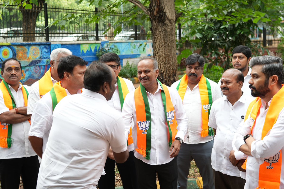 PCMohanMP's tweet photo. Marking 12 years of the Modi Government, Union Finance Minister Smt. @nsitharaman Ji planted a sapling today at Bannappa Garden in Bengaluru. BJP Karnataka President Shri B.Y. Vijayendra, LoP in the Legislative Council Shri Chalavadi Narayanaswamy, and others were also present. https://t.co/aRKmqpi43B