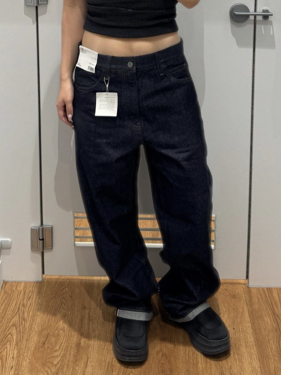 zzipot's tweet photo. 여유 있는 스트레이트핏으로 빠지는 세미 새깅용 바지 구매하고 싶어서 리바이스 빈티지도 봤었는데 오늘 우연히 유니클로에서 만남 👉🏻👈🏻 ...

원래도 유명한 jdw 라인 바지인데 어제 첨 입어보고 왜 유명한지 납득햇습니다 

생지 데님이라 이염 때문에 고민된당 https://t.co/14112JwHtK
