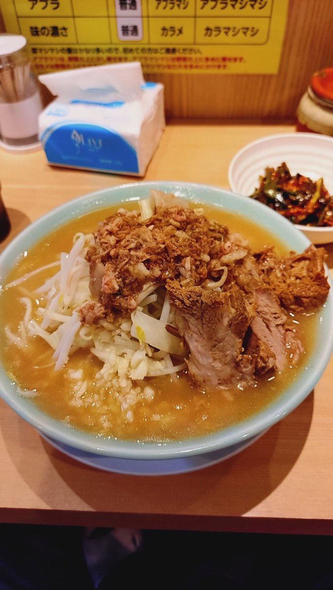 daburuda1023's tweet photo. ラーメン山太郎
らーめん(並) ニラ辛
日曜日ランチ。
パンチがない乳化スープで池二の優しい感じ。
麺はデロ麺で豚は美味しかったな。 https://t.co/uIq1wMhwX5