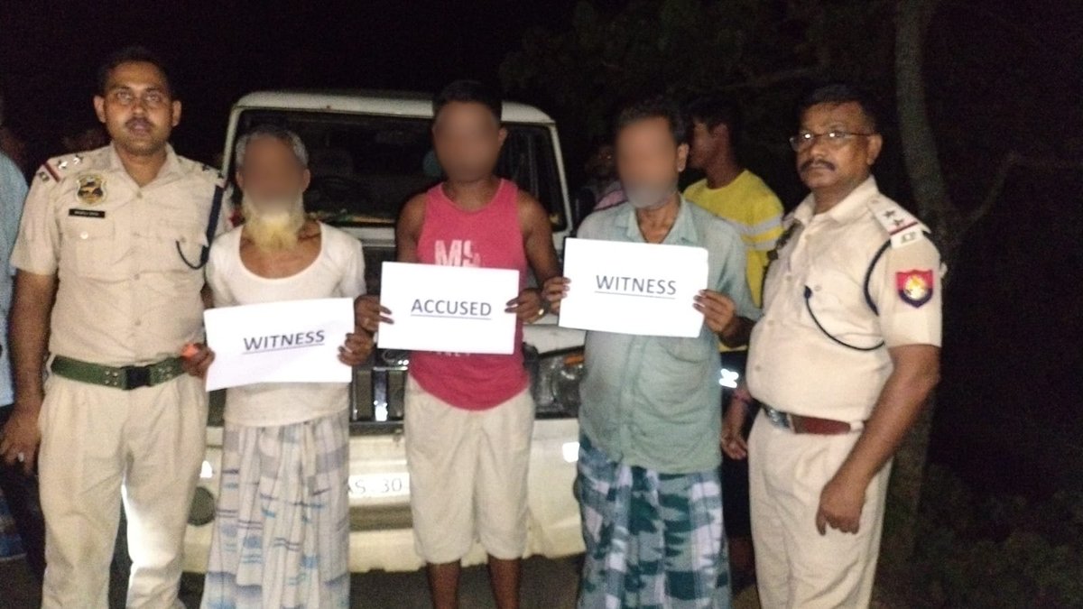 SSalmaraPolice's tweet photo. 🚨🚨🚨
Acting on credible intelligence, Kalapani O.P. police intercepted a suspected drug peddler at Bhurakata and seized 320 SPAS Plus capsules along with a motorcycle. One accused apprehended. @CMOfficeAssam @himantabiswa @assampolice @DGPAssamPolice @HardiSpeaks https://t.co/z4R5756DPF