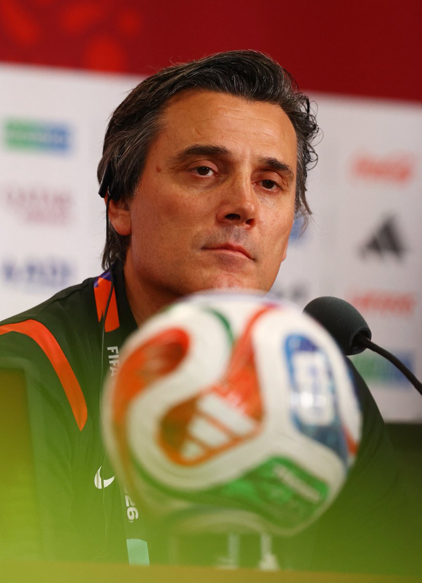 demarkesports's tweet photo. Soru: "Mert ve Salih değişikliği sırasında 2-0 gerideydik. Neden forvet tercih etmediniz?"

Vincenzo Montella: "Kontratakları engellememiz gerekiyordu. O anda Mert ve Salih hamlesi yaptık. Arda ve Hakan uzun zamandır 90 dakika oynamıyordu. Yanlarına enerji katacak oyuncular koymamız gerekiyordu. Kaleye şutlarımız oldu, futbol böyle... Girmeyince olmuyor.. 30 tane şutumuz var. Daha zamanımız var, elimizden gelenin en iyisini yapacağız."