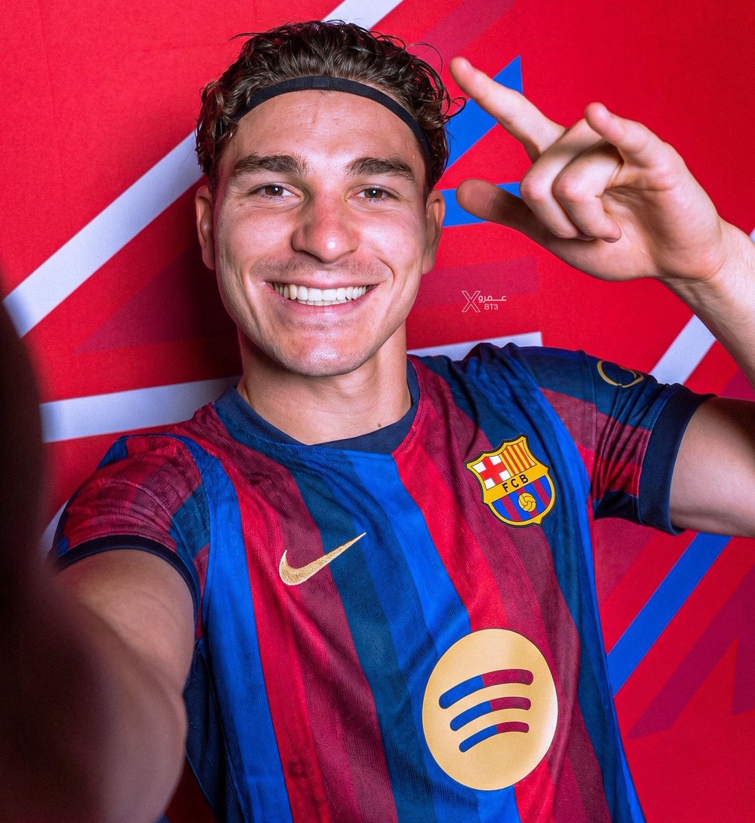 FullTime90X's tweet photo. 🚨💣 𝗕𝗥𝗘𝗔𝗞𝗜𝗡𝗚: Atlético Madrid are prepared to accept an offer worth €125M (£108M) from Barcelona for Julián Álvarez. 🇦🇷🔵🔴

⏳ Barça are expected to intensify their pursuit, with the Argentine keen on the move. 🔥 https://t.co/frxxIc2Hns