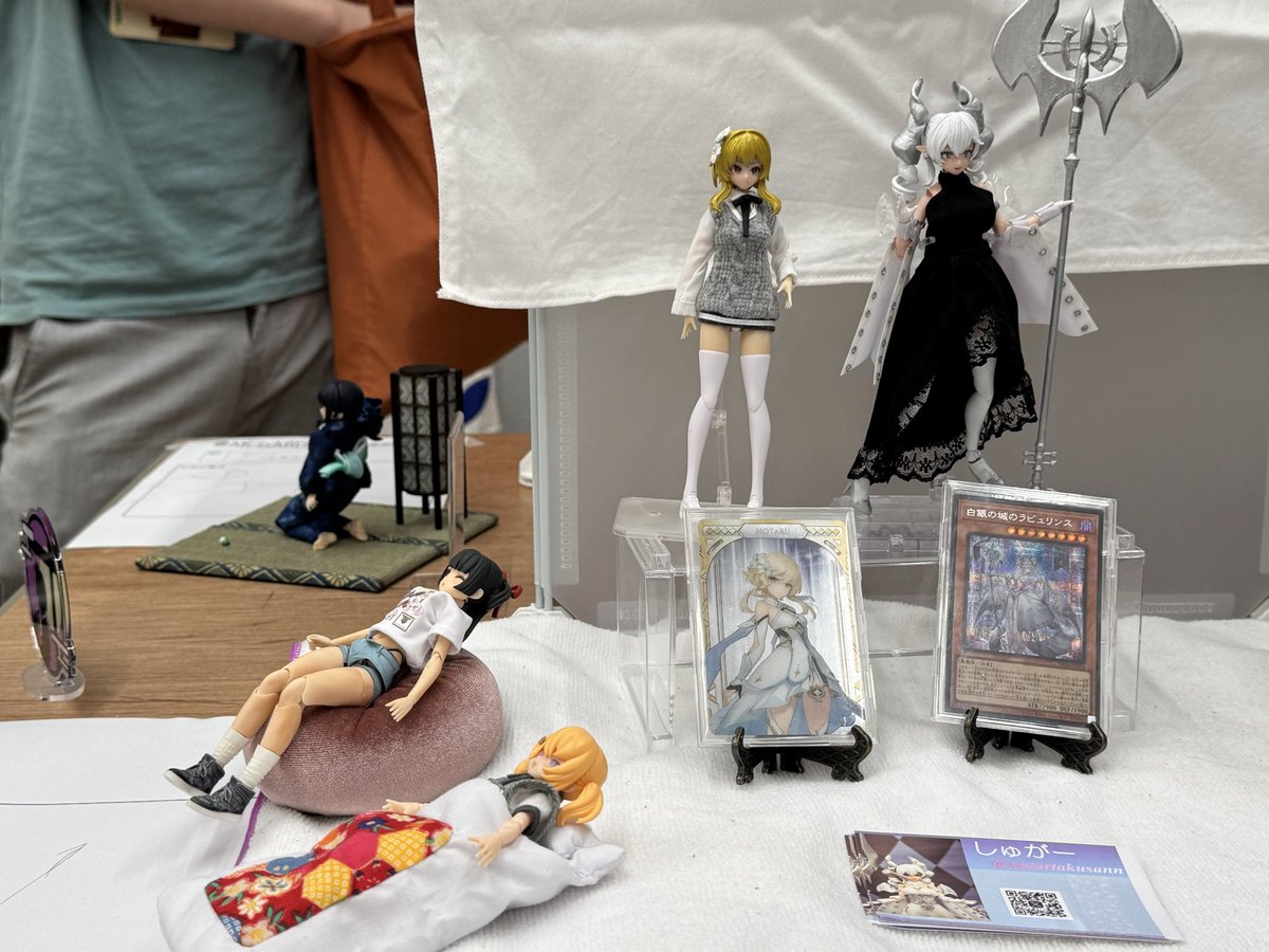 Michio_UMA's tweet photo. 帰りながらAKG展示卓の様子 https://t.co/fSVCM4bNbh