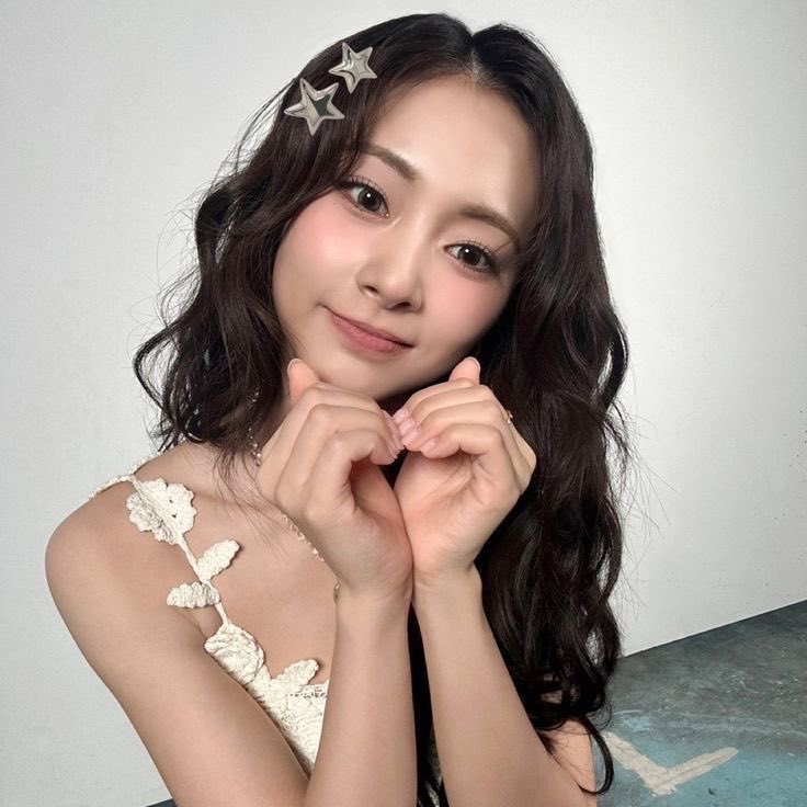 usryjwons's tweet photo. Happiest birthday, kakak cantik! May today be filled with every whimsical and beautiful thing and may the year ahead bring you abundance in all the ways that matter most. Love, happiness, peace and every blessing that belongs to someone as kind and lovely as you. 🕯️🧁🕊️ https://t.co/wTxEKUhRPk