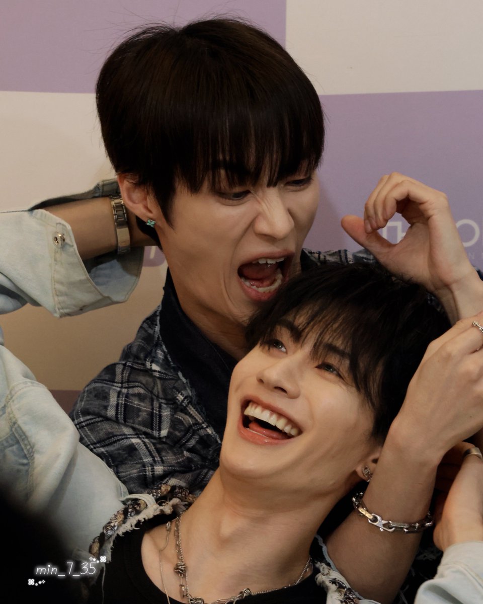 min_7_35's tweet photo. 오빠 사랑이 너무 무거워요😖❤️‍🔥

#NXON #엔엑스온 #ZIKI #KDAY https://t.co/b5NA5VdUeO