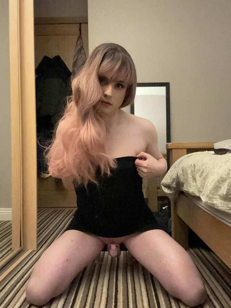 promobij's tweet photo. Looking for Adam in Dublin, Ireland? she's courtney now. RT to make sure they get dumped! @AM97XIX https://t.co/d0jhzENieP