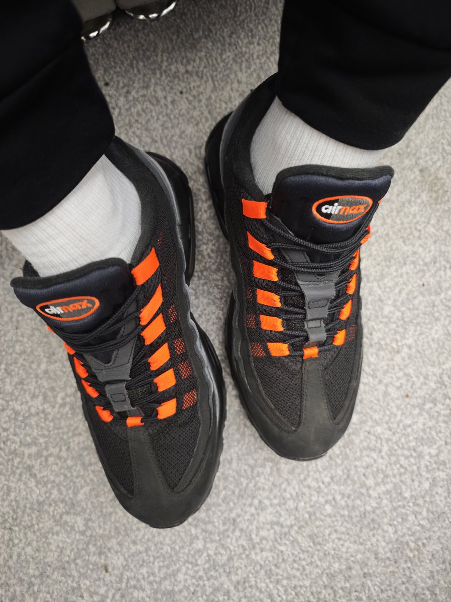 Nike_trainer_lad tweet media