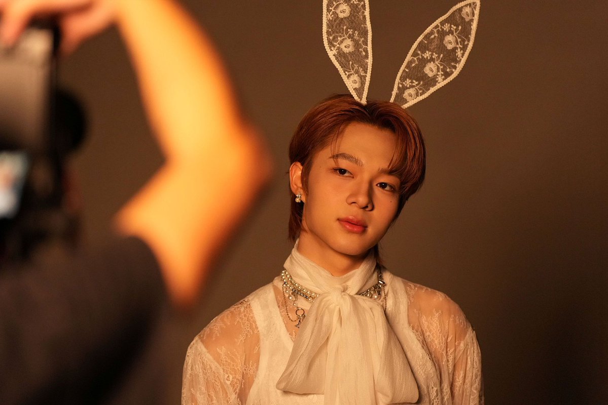 woainewofficial's tweet photo. ยัยกระต่ายคอปเตอร์ได้ขึ้นคอนเสิร์ตใหญ่ทั้งที จะมาในลุคไหนและร้องเพลงอะไรให้ฟังบ้างน้าาา 🐰

NUNEW X GDH ORCHESTRA
#GDHโตมาด้วยกันคอนเสิร์ต

— @CwrNew ♡ #NuNew https://t.co/J5xLYMiMZR