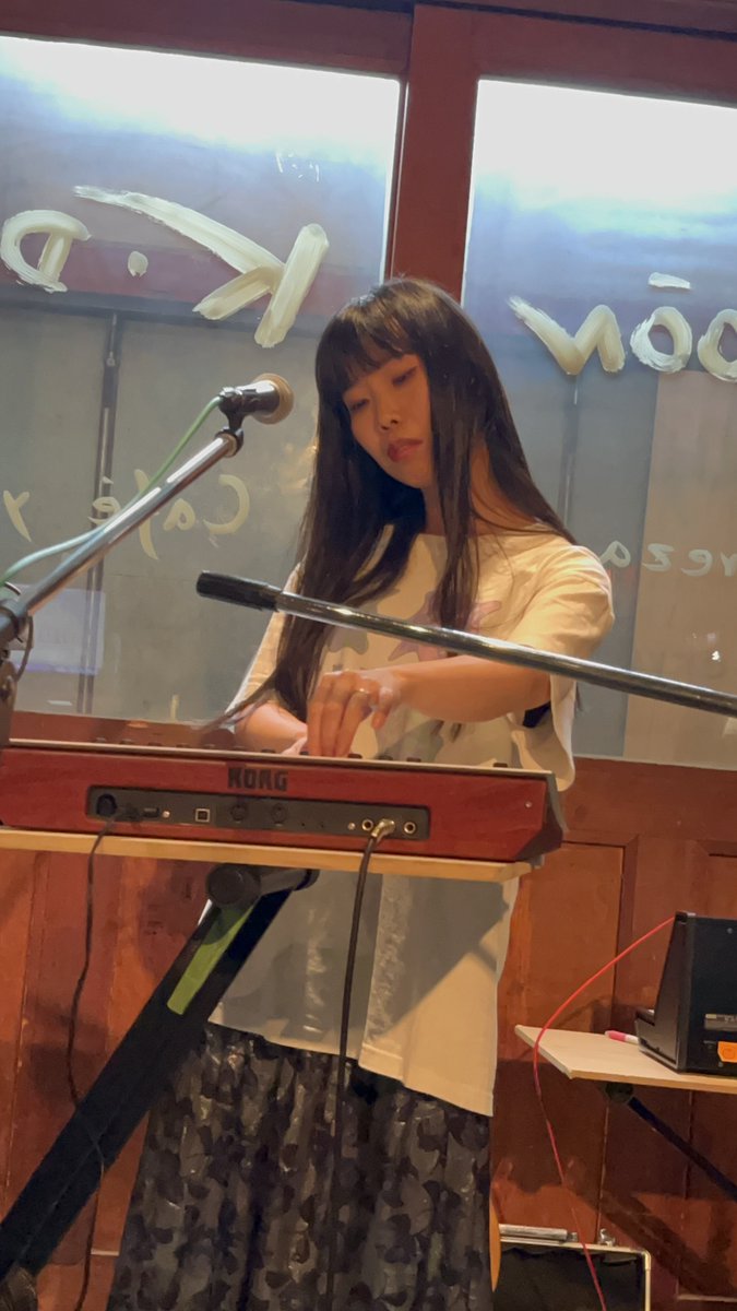 10wj0's tweet photo. 日曜お昼はハポンで開催2回目となるWe used to harmonize. vol.2 癒しの時間。全組違うベクトルな音楽で共通項もあるなと。全組を顔を見て聴ける、聴けた幸せ。Menowは2人とも歌声が心地よい。CHANG-MISAは幅広い音楽性、マリナさんはメロも歌声も癒ししかなかった
#marina_hicasa #CHANG-MISA #Menow https://t.co/0MvrLCkjED