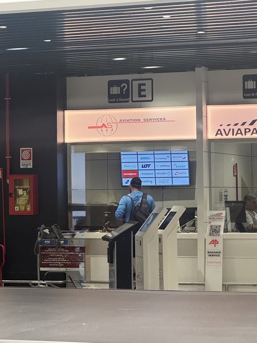 cotiquijano's tweet photo. @Iberia Sigo sin respuesta. En Roma intenté denunciar el robo de pertenencias y obtener el PIR, pero me dijeron que no podían emitirlo. El sistema tampoco permite generarlo. Adjunto el lugar donde realice el reclamo. Espero una solución urgente. https://t.co/YKsS01IH36