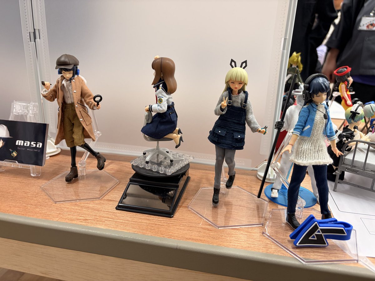 7lt9PzZApHfEWJw's tweet photo. #ＡＫガーデン
人多すぎ交流卓が展示会になってる。
気になった方々の作品あげます。 https://t.co/bFhbnGGby2