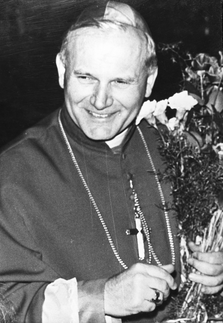 MT5_14's tweet photo. 🟦Kim był dla #JanPawełII rumuński religioznawca Mircea Eliade❓

🟨Dlaczego właśnie u Eliadego szukał @Pontifex_pl argumentów i inspiracji❓

🟥Co łączyło obu myślicieli❓

O tym porozmawiamy w #Mt514 dziś o g.13 podczas spotkania z cyklu #poSąsiedzku.

#WojtyłaEliade🇵🇱🇷🇴 https://t.co/cuqPFMPJa0