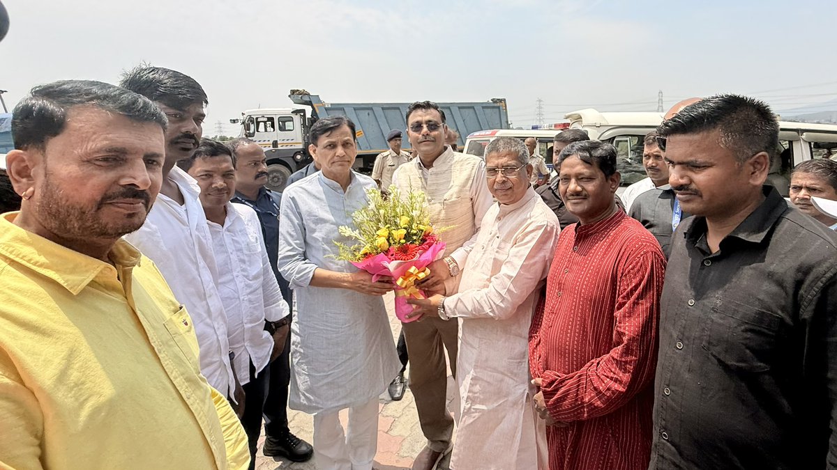 AdityaPdSahu's tweet photo. आज अपने पैतृक गाँव कुच्चू पंचायत के जिराबार स्थित साईं नाथ यूनिवर्सिटी में रांची पूर्वी एवं रांची पश्चिमी द्वारा आयोजित संयुक्त प्रबुद्ध संवाद कार्यक्रम में भारत सरकार के माननीय केंद्रीय गृह राज्य मंत्री श्री नित्यानंद राय जी का आत्मीय स्वागत किया।

@blsanthosh @nityanandraibjp https://t.co/YnJvyUtnio