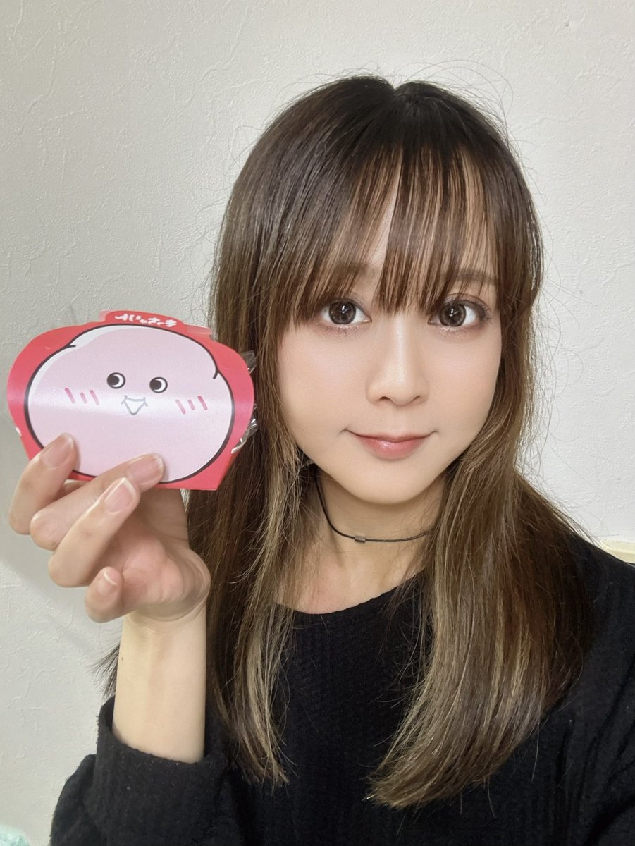 minusiyon's tweet photo. おはいょん🐥✨

なななんとぉ…
いま、話題のミスドのもっちゅりんを食べしたぁ🍩✨もちもち生地のドーナツで、美味しかった✨生地が柔らかくて伸びる感じ…

ひと月前にたまたま予約できたのでウキウキ受け取り！レギュラーメニューになればいいんだけど、作るのが大変なのかな？？

今日は山積み作業をがんばるデーです💻ふぁいと！