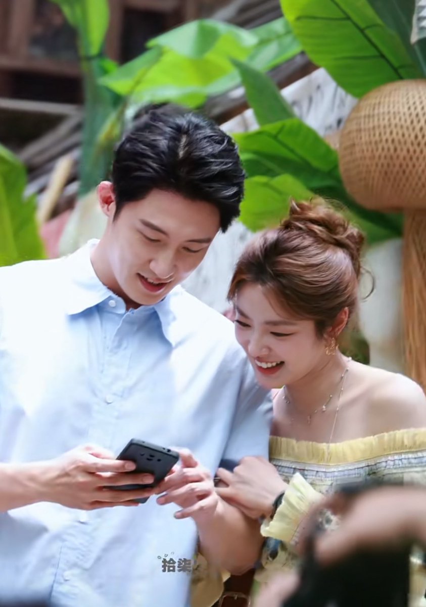 fromxixi's tweet photo. apparently the dating scene got reshot because the director wasn’t fully satisfied with the original version.

a fan asked director that at first he thought he was just being overly sensitive. but after reading viewers’ comments, he admitted that seeing lixia in the carrot costumes during the date scene did feel a little off compared to the atmosphere they were aiming for.

so the scene ended up being filmed again 🥕