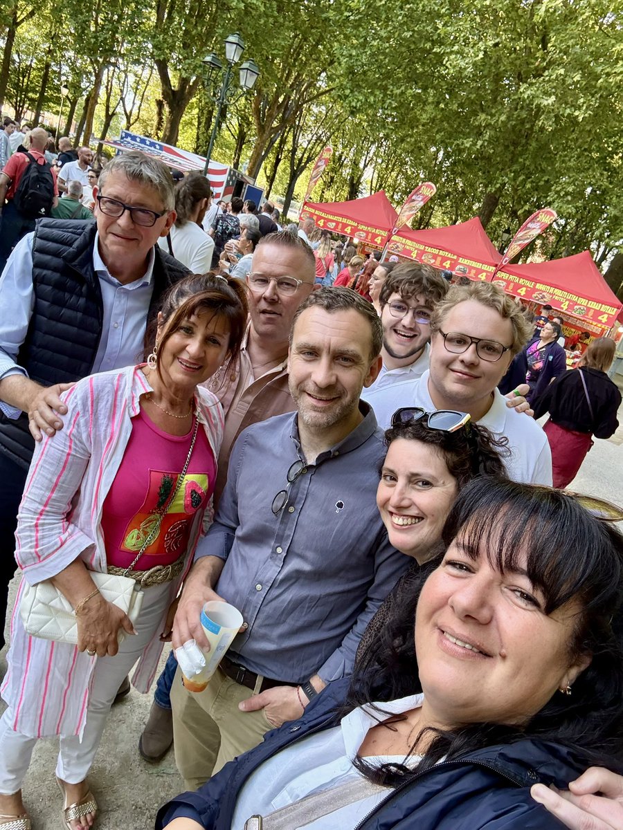 JulienDive's tweet photo. 🎸 Festival « Les Elyziks », 10 ans !

Depuis 10 ans le festival en plein air gratuit pour tous  « Les Elyziks » à Saint-Quentin cartonne.  
Hier en tête d’affiche Sinclair mais par le passé Gilbert Montagné, collectif Metissé, Black M, etc…
Bravo aux bénévoles à pied d’œuvre depuis des semaines et grosse pensée pour Amédée Zapparata 💫, fondateur du festival.