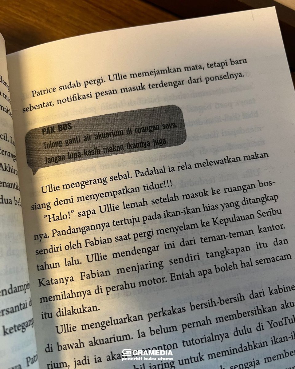 gpuromance_'s tweet photo. Hei, Intern! - Hamalem
Ullie menerima tawaran untuk menjadi pacar pura-pura Fabian, direktur yang terkenal galak dan semena-mena, dengan imbalan uang. Tawaran yang awalnya terdengar seperti kesepakatan sederhana itu justru menyeret mereka ke situasi yang jauh lebih rumit. https://t.co/xihbKO5lZi