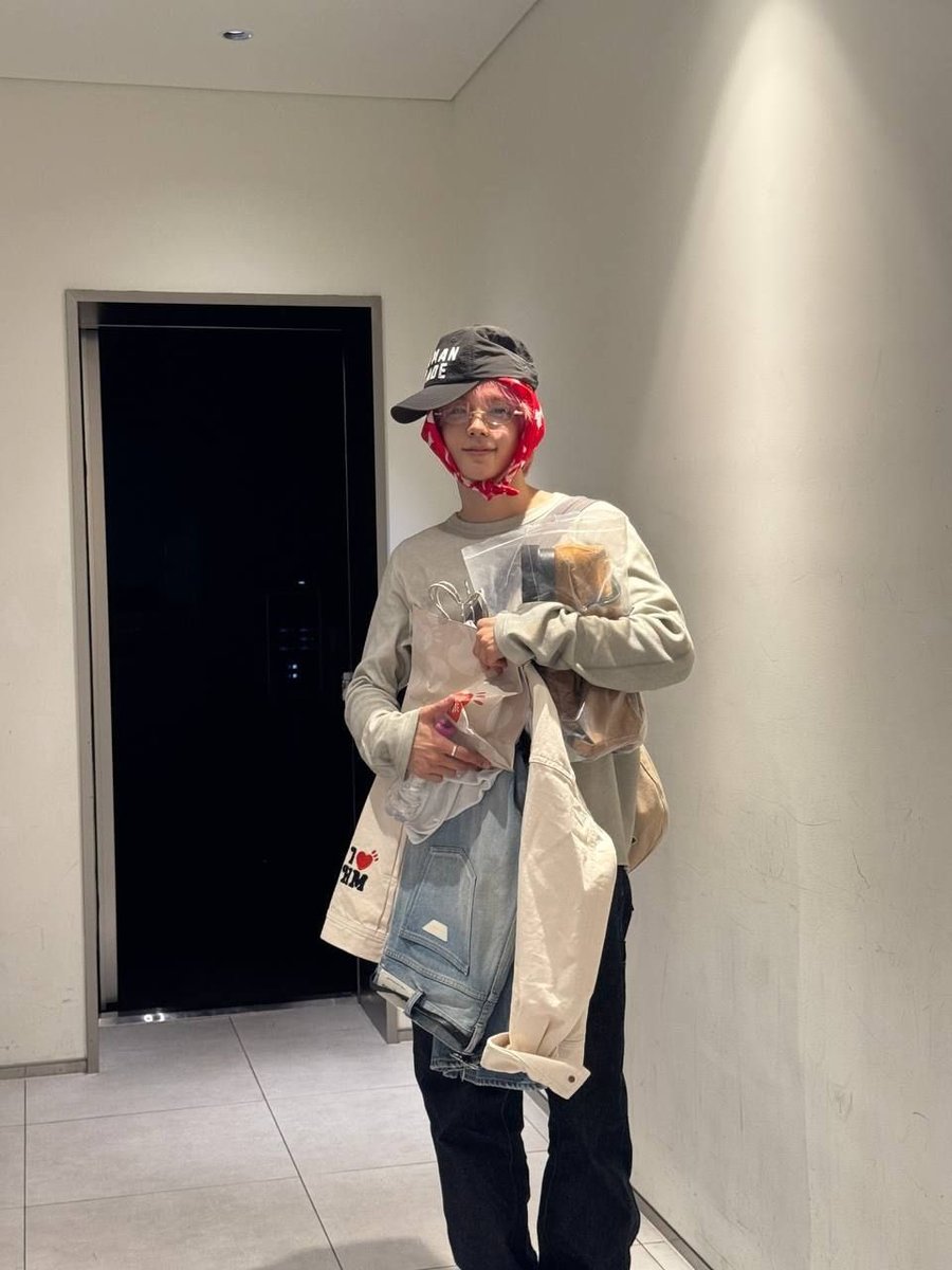 mxlkyyteaa's tweet photo. 온오프 좋다 이거
온: 팝업 참석 다리이메다 프로 아이돌
오프: 라이즈 스타일리스트 체험^^(???) https://t.co/BTy4cf1zQz