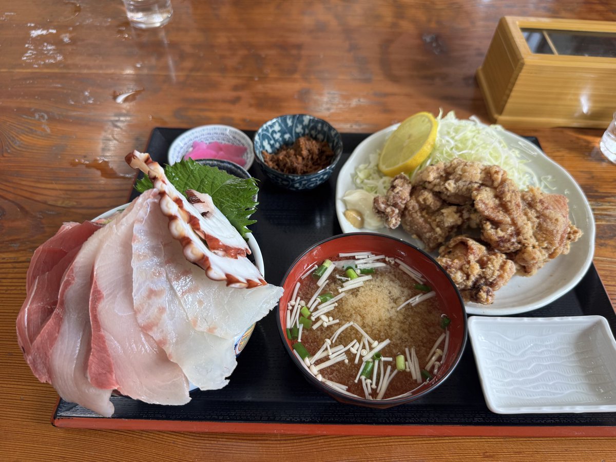 chazu8055's tweet photo. インテグラ。
還暦ツー🏍
あ、彼女👧出来ました⤴️🥰
多分…
タカさん、色々ありがとう😏
バイクの写メが無いっ😭
#チーム爺
#teamG
#浜めし
#五色丼と唐揚げ https://t.co/rfz3TLNPAV