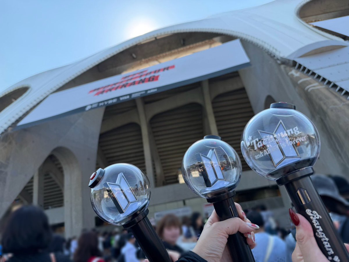 YuKim13613's tweet photo. 260612 

私の初めてのバンタンLIVE💜
アミになって5年、やっとテヒョンに会えた忘れられない大切な日💜

3階席だったけど、センターステージのおかげで思ってた以上に近く感じたよ🥹✨

BTS WORLD TOUR "ARIRANG" 
IN GOYANG DAY-1

#태형 #뷔 #V #방탄소년단 #ARIRAN https://t.co/Blc3VPodEL