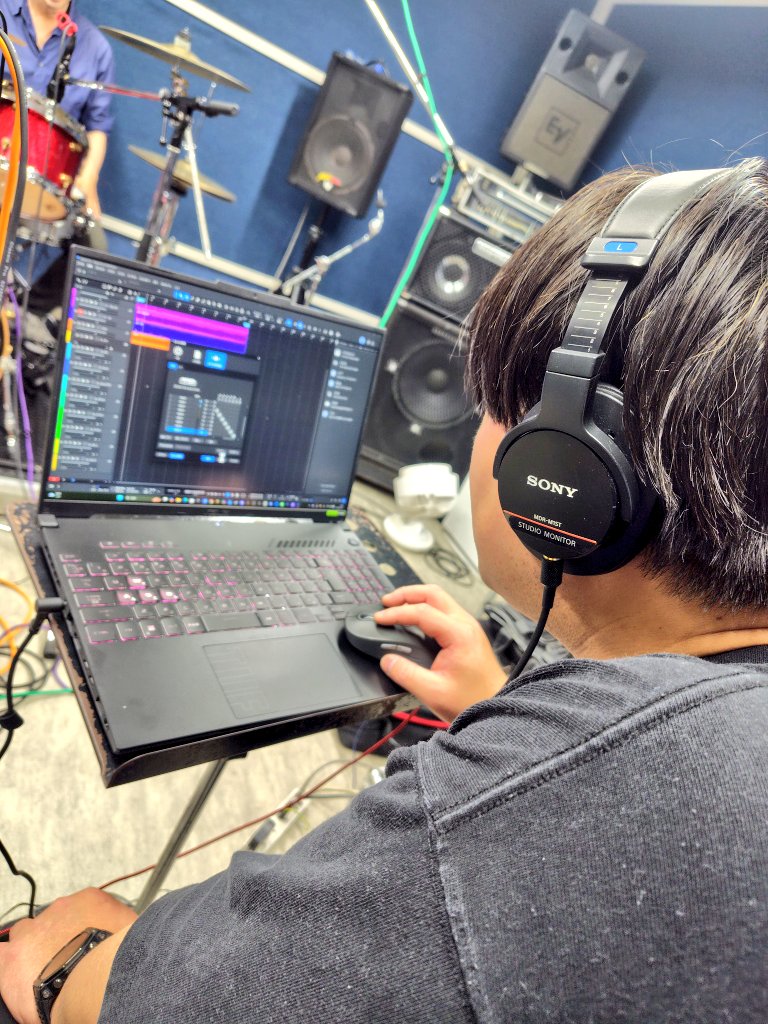 atmiot's tweet photo. 今日はROGUE OUTのレコーディングしてきたけどとにかくセッティングが大変だった💦
終わった後はやっぱり皆ちょっと疲れた顔してるね〜😂
ホントにお疲れ様でした✨✨✨ https://t.co/1ADvSgZMmf