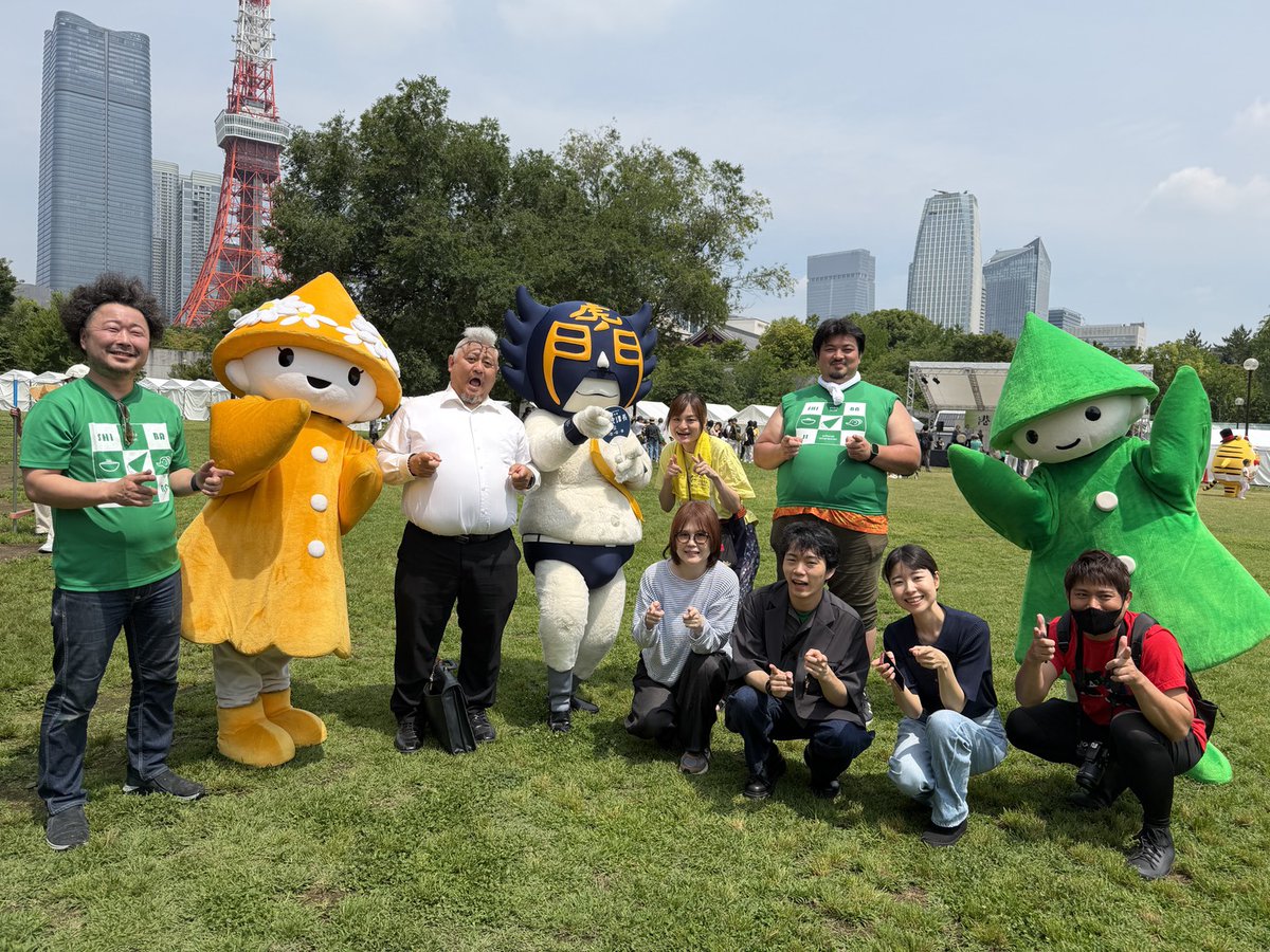 ComeonTORANOMON's tweet photo. 昨日のふれ愛まつりに来てくれた皆様ありかちょーございました～ッ！

7兆年ぶりに再会した方ッ✈️！
カモ虎Tシャツ・バッグを装備したポチャームッ🐀👓！
お笑い好きな私のフアンッ🦊！
専属広報部キャメラマンッ🦀！

おかげさまでヒゲオジさん2人によるステージを盛り上げて頂きました～ッ！ https://t.co/ND22YHsPGA