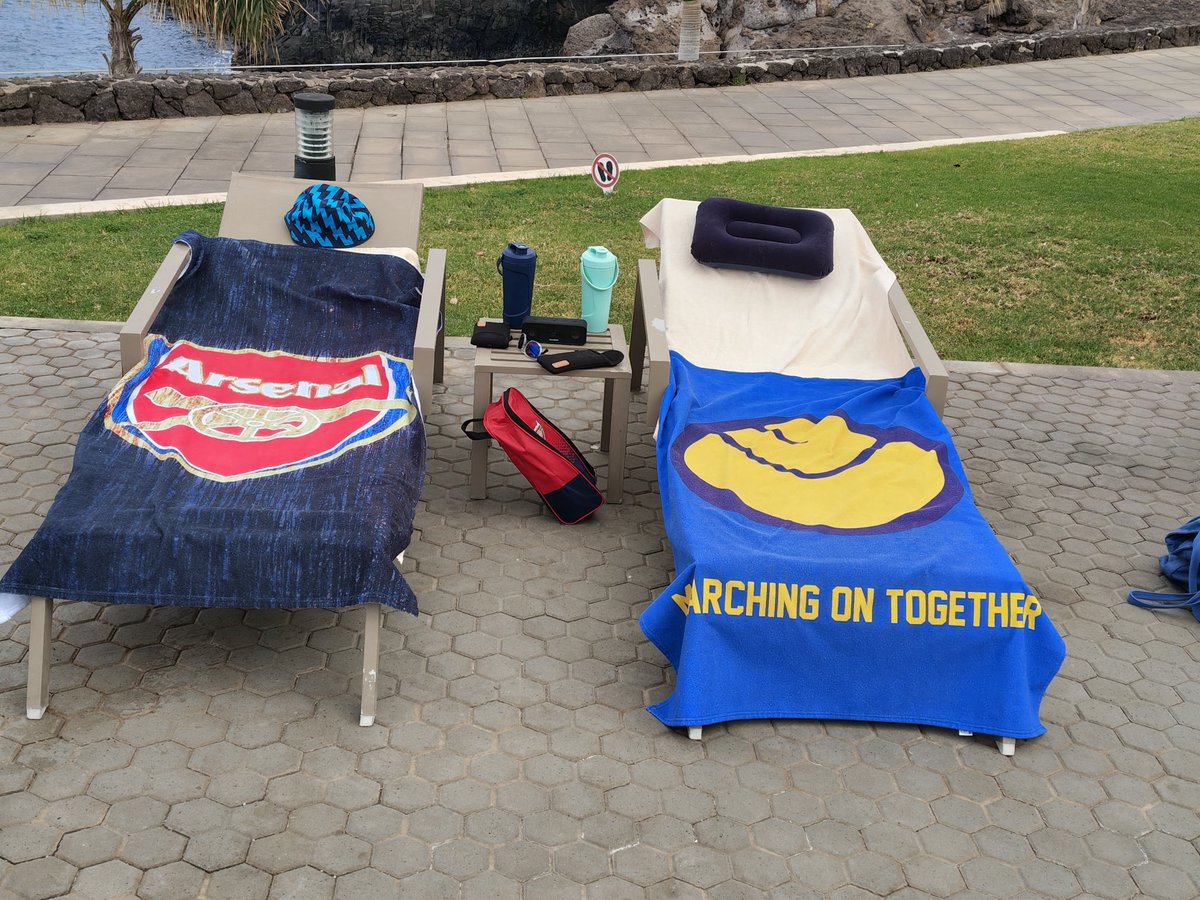 marklovegrove's tweet photo. @Arsenal &amp; @LUFC collaboration going on in Tenerife https://t.co/cEoKMyjJuJ