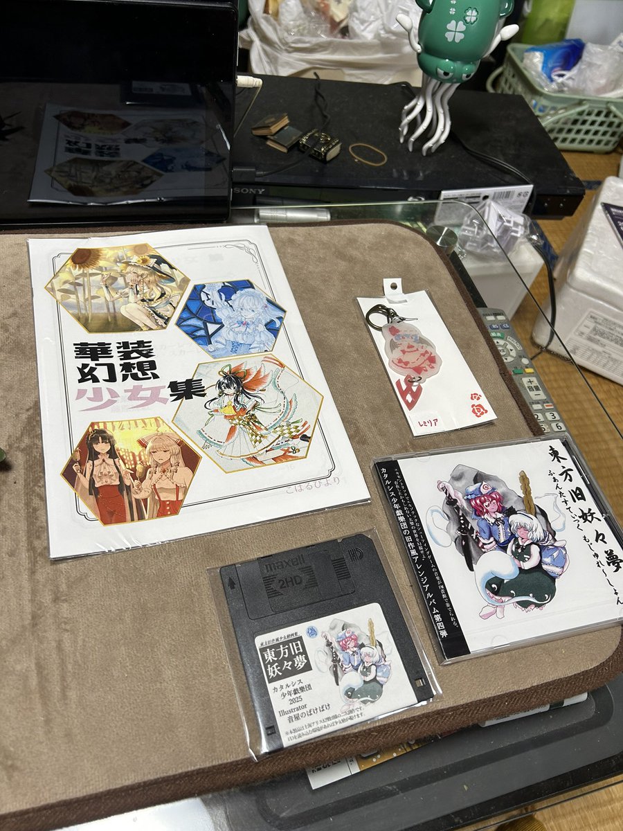 KdWq5's tweet photo. 本日の仙台コミケの戦利品。 https://t.co/29WsN86NLb