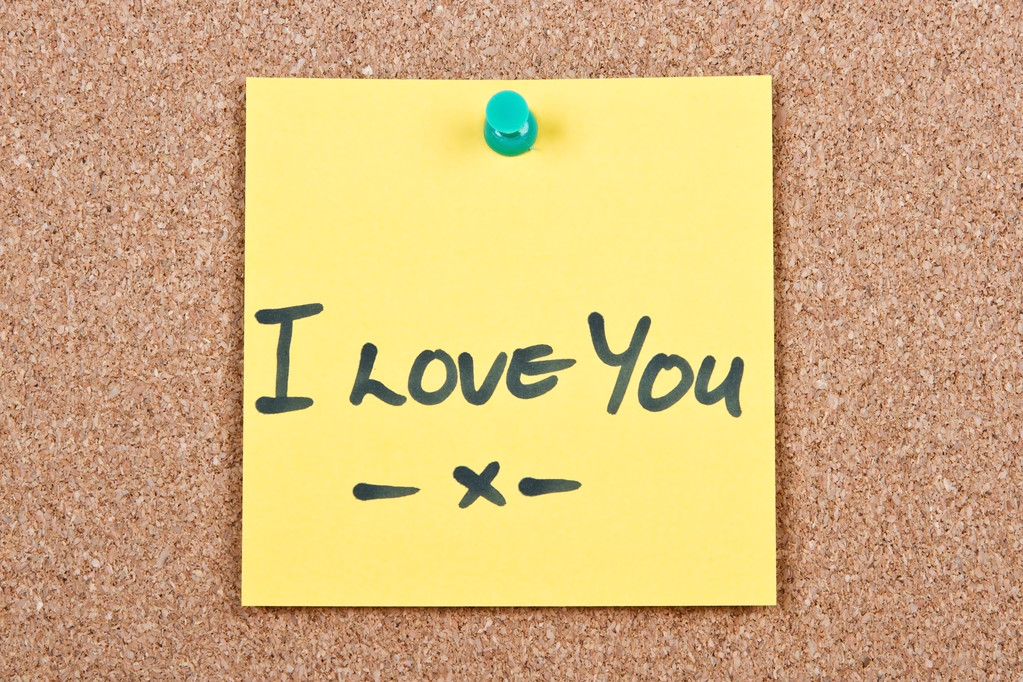 SAMPANALAIKAF's tweet photo. My partner left sticky notes with "I love you" all over my laptop today—small wins hit different. https://t.co/E42lQ4dV6L