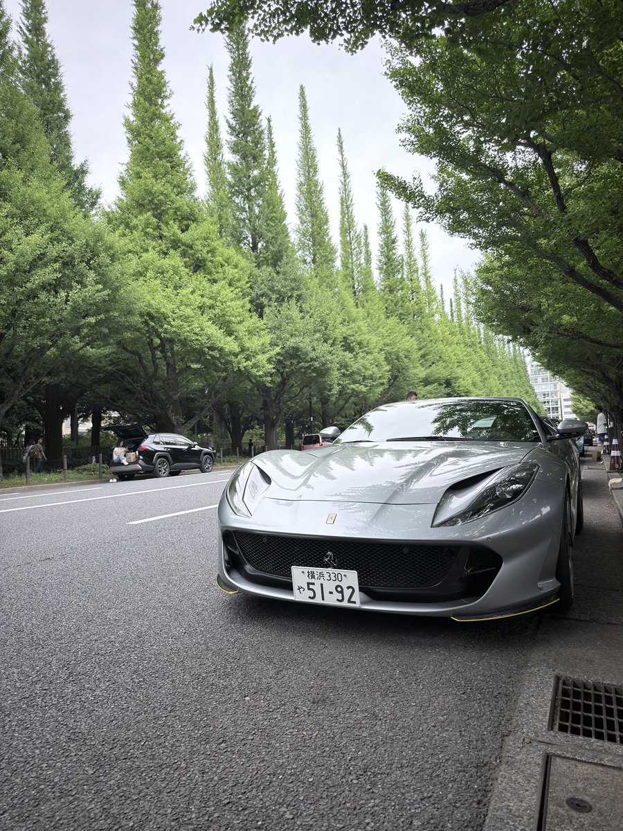 merry00001's tweet photo. 秋葉帰りに外苑寄ってみた
3台の812と遭遇
うち1台のオーナーさんと少しだけ話した後イキリダッシュして帰宅🤙 https://t.co/06htyPTB0T